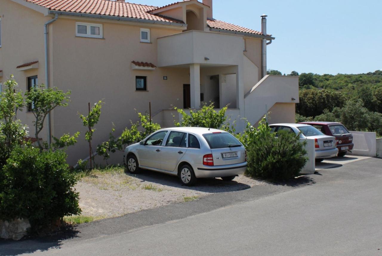 Rooms With A Parking Space Krk - 13553 Vrh  Eksteriør bilde