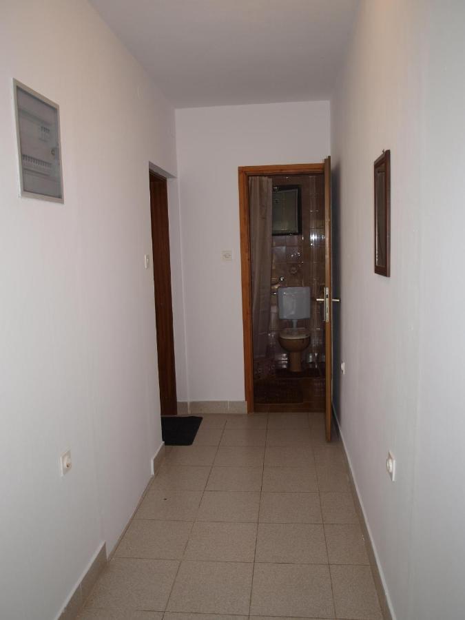 Rooms With A Parking Space Krk - 13553 Vrh  Eksteriør bilde