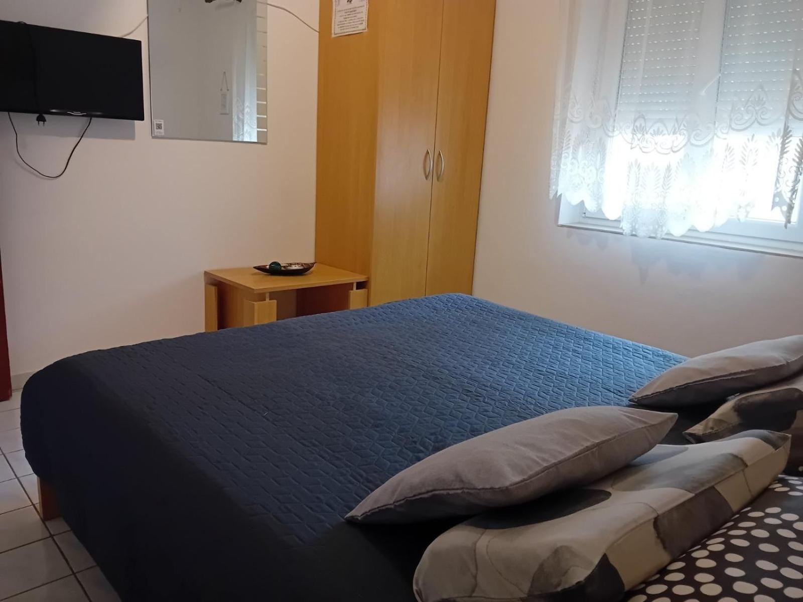 Rooms With A Parking Space Krk - 13553 Vrh  Rom bilde